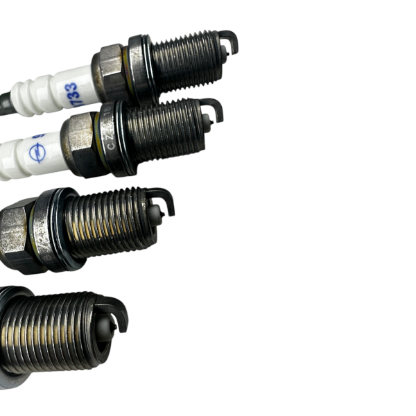 Opel Astra J A14NET Turbo Benzinli Motor Ateşleme Bujisi Psa Marka  95528733